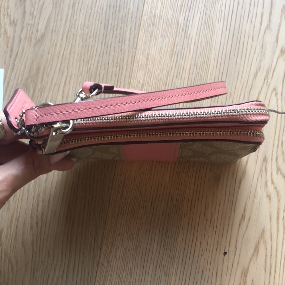 Coach wristlet - Picture 4 of 8